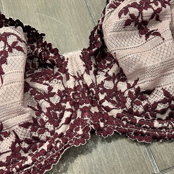 Elegant Lace Underwire Bra - Pink and Burgundy - Picture 3 of 9